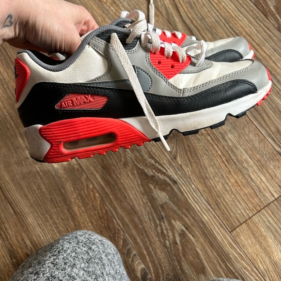 Women’s 7.5 nike air shoes - Picture 3 of 6